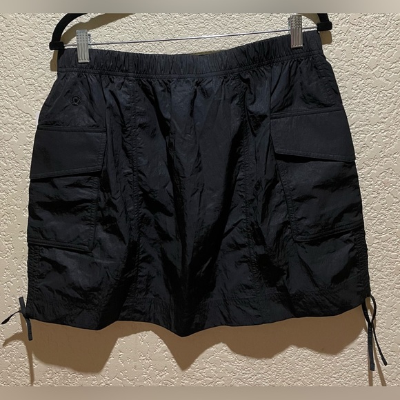 NWT Lululemon Nylon Cargo Mini Skirt in Black Pull & Tie The Side Seams Size L - Picture 7 of 11